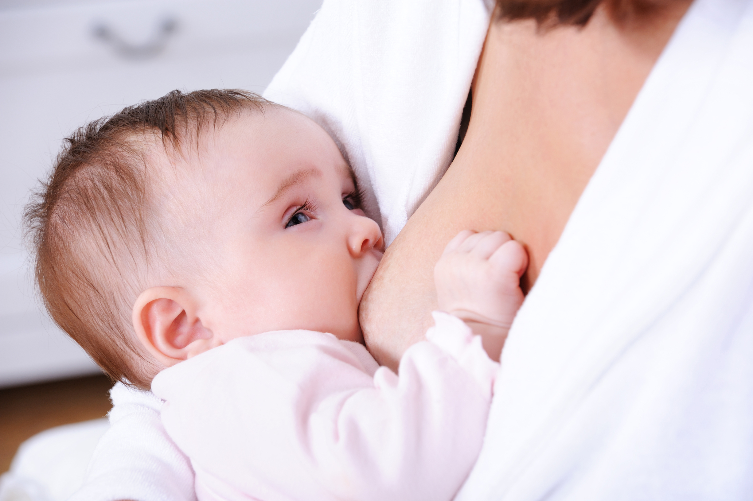 Sữa non của mẹ – “Liều vaccine đầu đời” của con